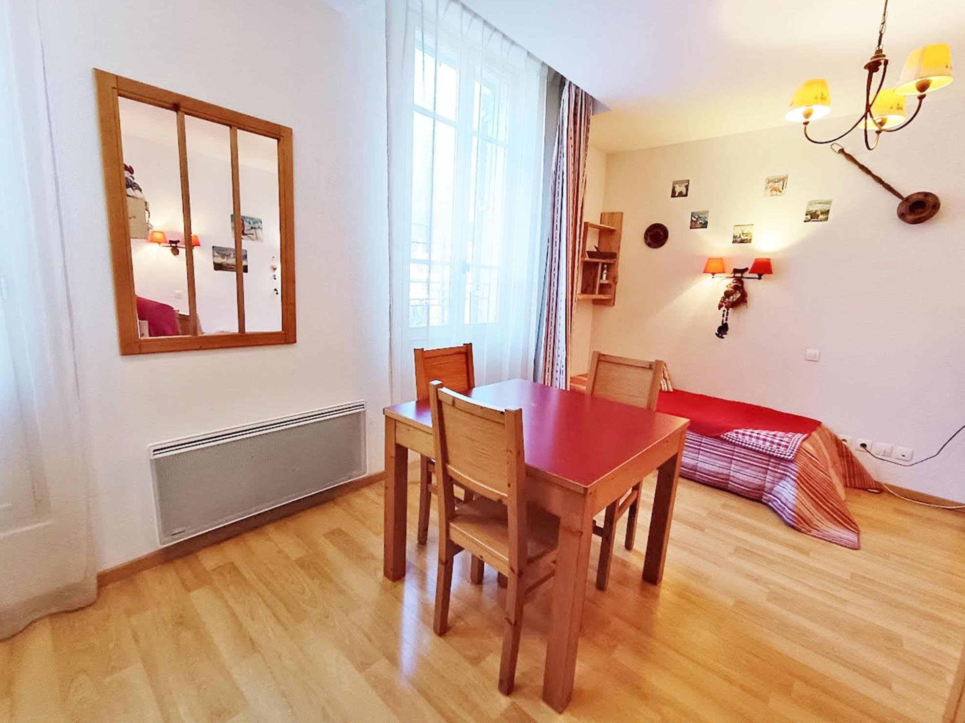 Le Bouquetin, Studio, Centre Luchon, Wifi, Casier A Skis, Ascenseur, 3 Personnes Bagneres-de-Luchon Екстер'єр фото