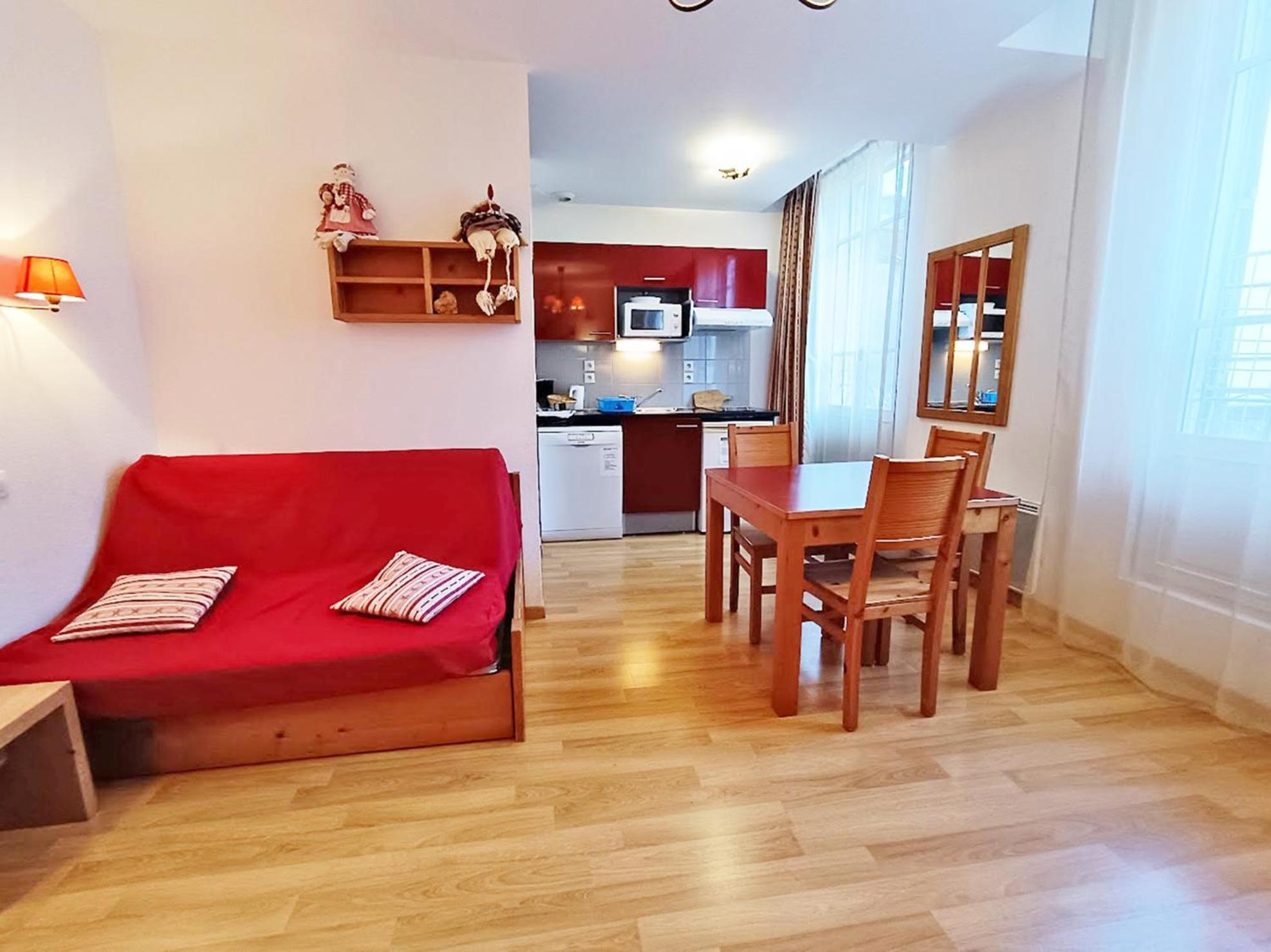 Le Bouquetin, Studio, Centre Luchon, Wifi, Casier A Skis, Ascenseur, 3 Personnes Bagneres-de-Luchon Екстер'єр фото